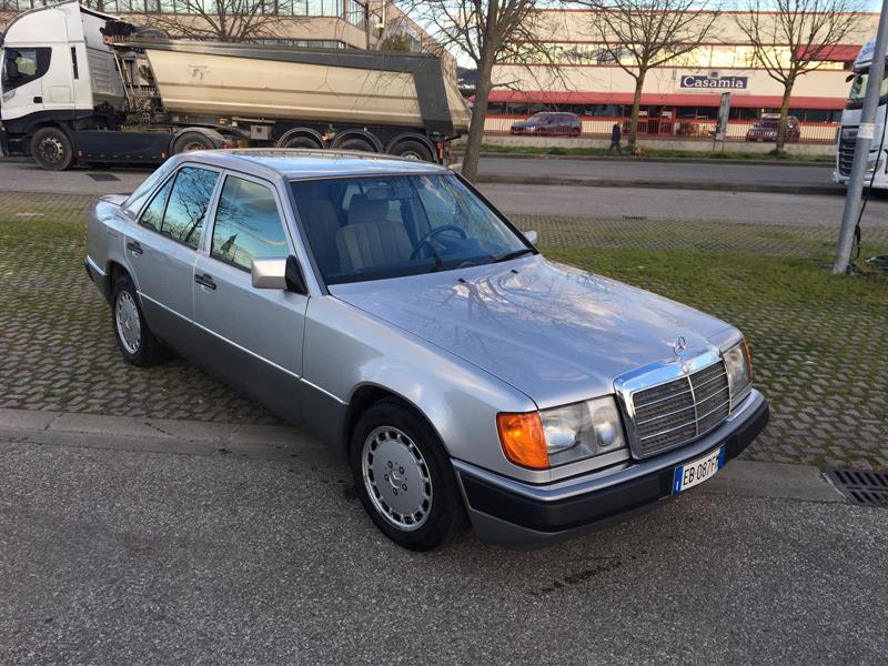 Mercedes 260E 