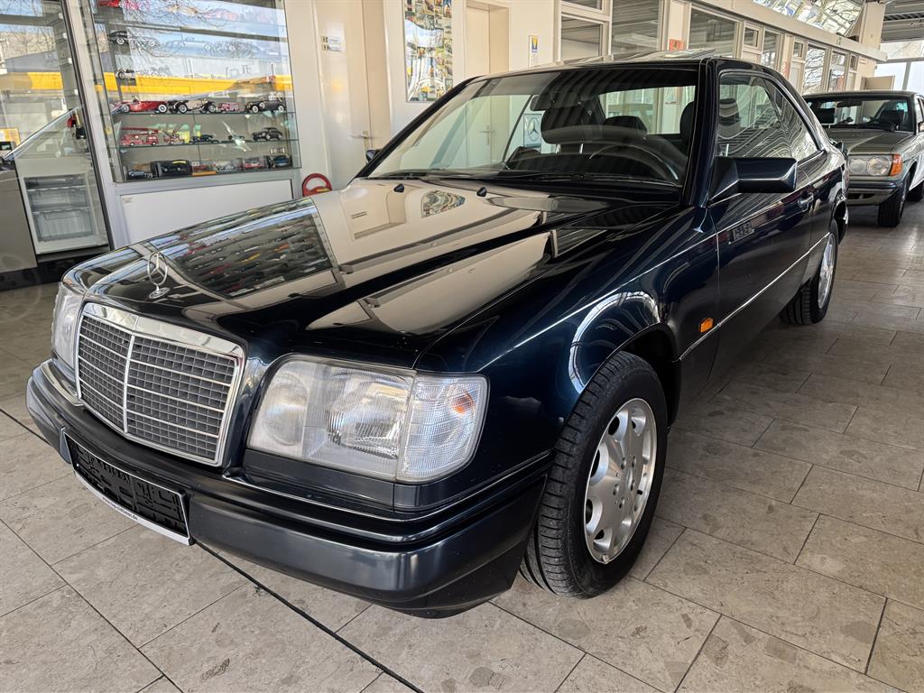 Mercedes E220 Coupe Automatik , Klima , ESSD u.v.m. fantastischer Zustand