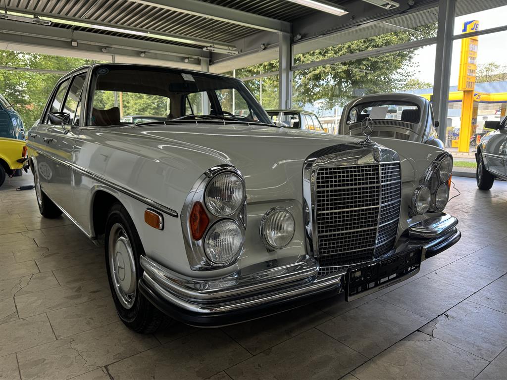 Mercedes 280SE 3.5 V8 im fantastischen Ausnahmezustand