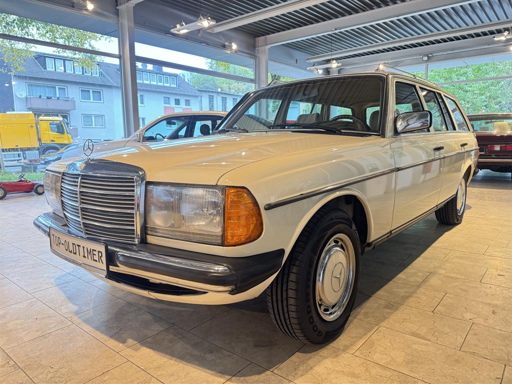 Mercedes 200T S123 sehr schöner Zustand  5-Gang , Klima  