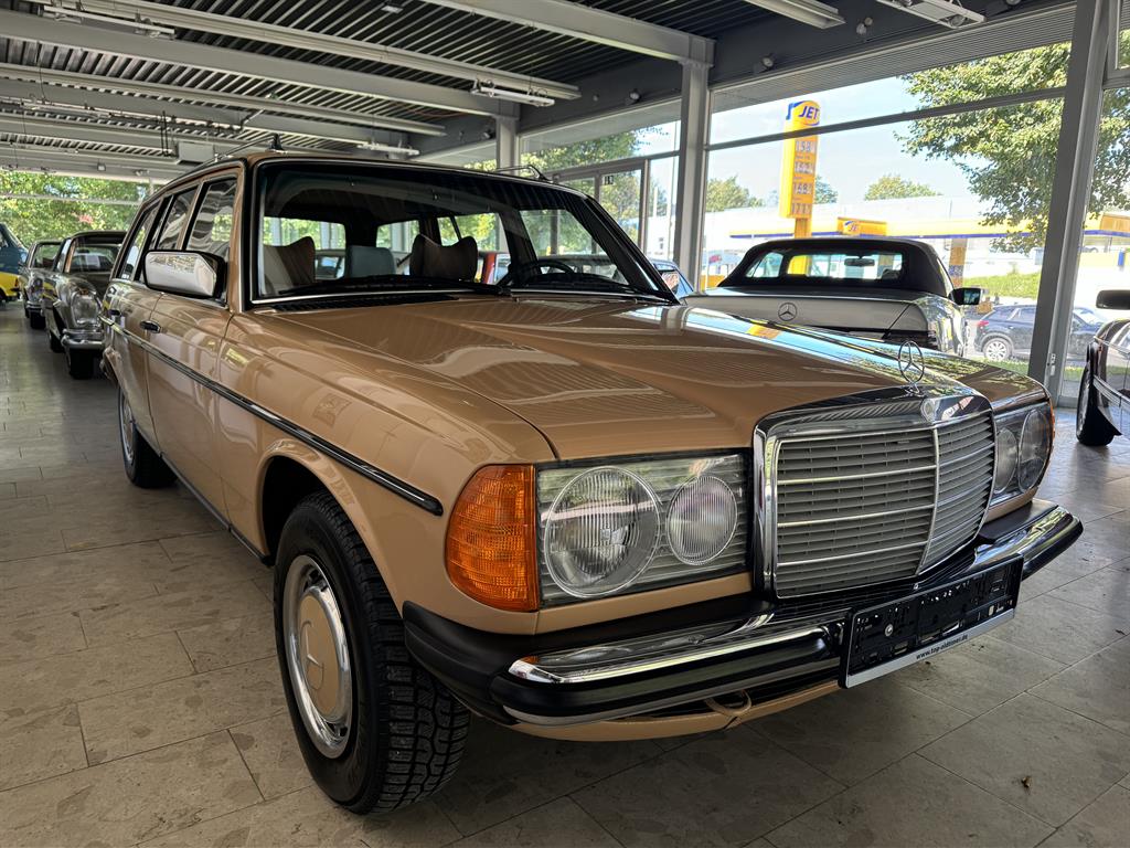 Mercedes 250T W123 aus 2.Hand im tollen unverbrauchten Top-Zustand