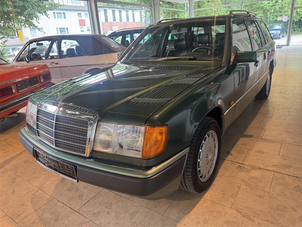Mercedes 200TE traumhafter Zustand Leder grün 7-Sitzer 137.000km