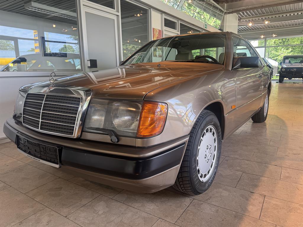 Mercedes 300CE Automatik  , sehr gepflegt, seltene Farbkombination