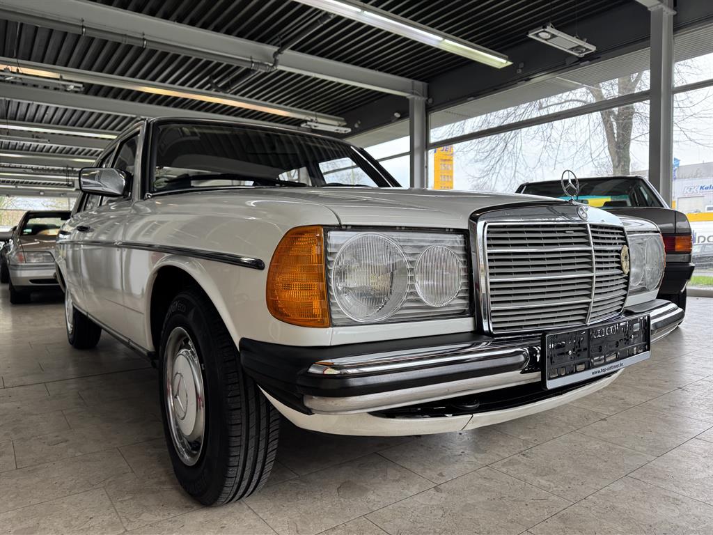 Mercedes 200 D W123 aus erster Serie im Top Originalzustand