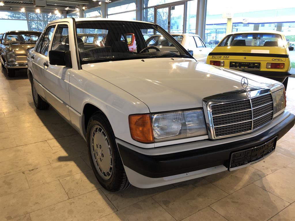 Mercedes 190E 1.8 mit Klima und Schiebedach 1.Hand sehr gepflegt