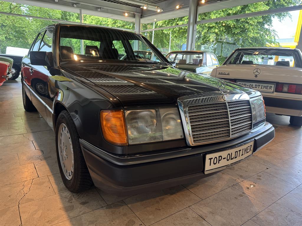 Mercedes 250D aus seriösem Vorbesitz im Erstlack toller Zustand