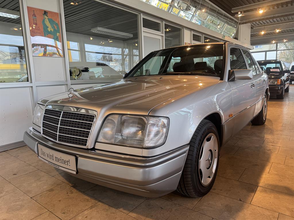 Mercedes E200 im fantastischen original Zustand 77.000 Km Klima