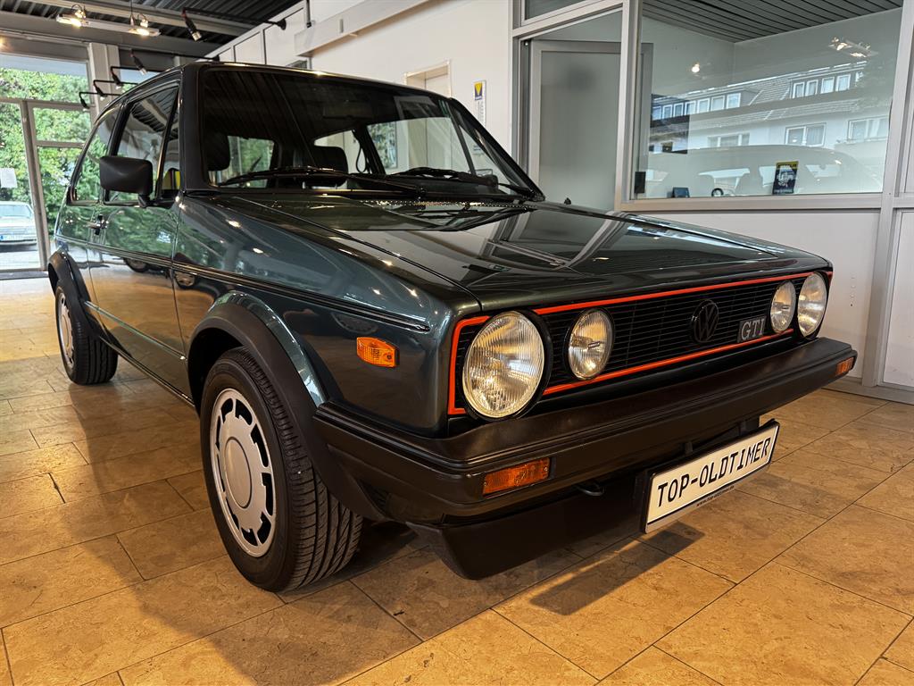 VW Golf 1 GTI 1.8 in Lhasagrün mit Schiebedach im fantastischen original Zustand